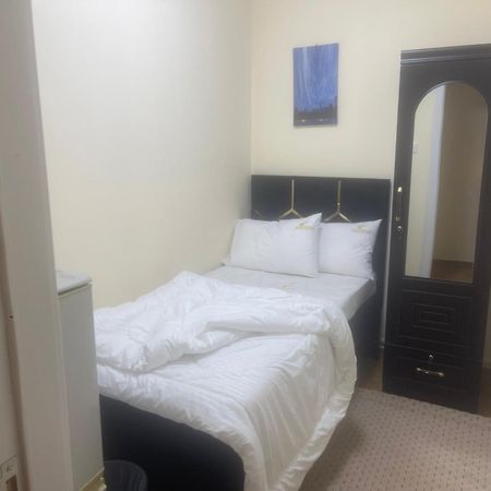 Four Stars Hostel Dubai Exterior photo