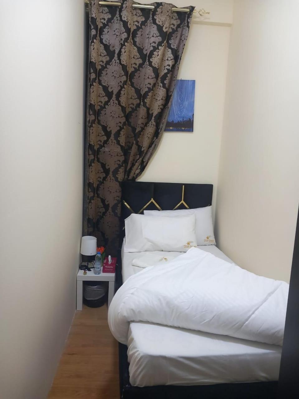 Four Stars Hostel Dubai Exterior photo