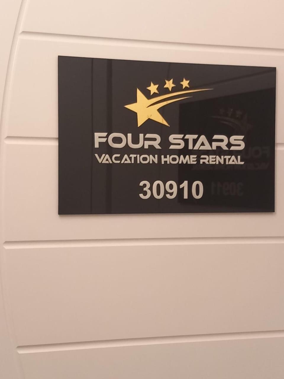 Four Stars Hostel Dubai Exterior photo
